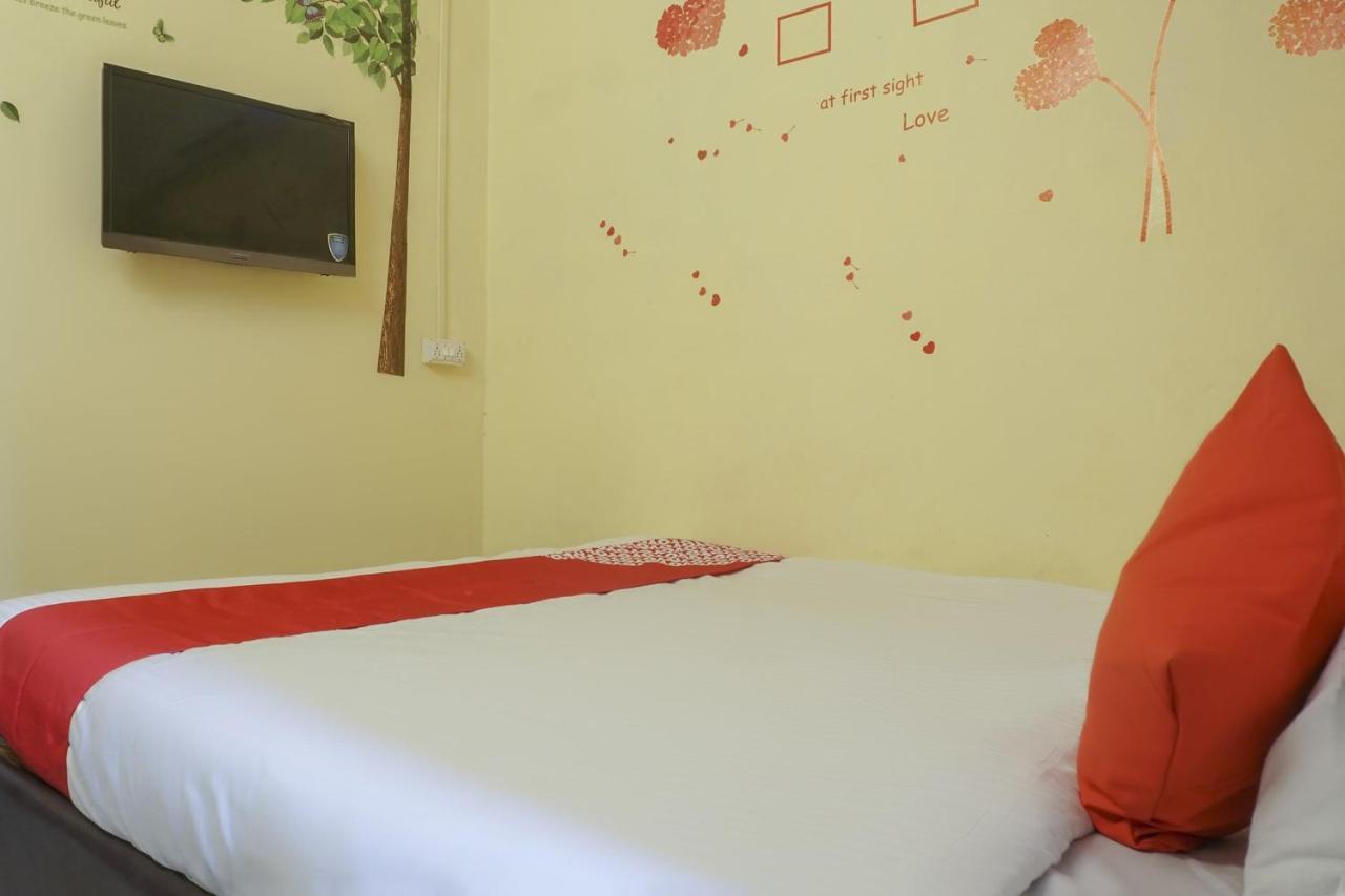 Hotel O R K Hotel Pimpri-Chinchwad Buitenkant foto