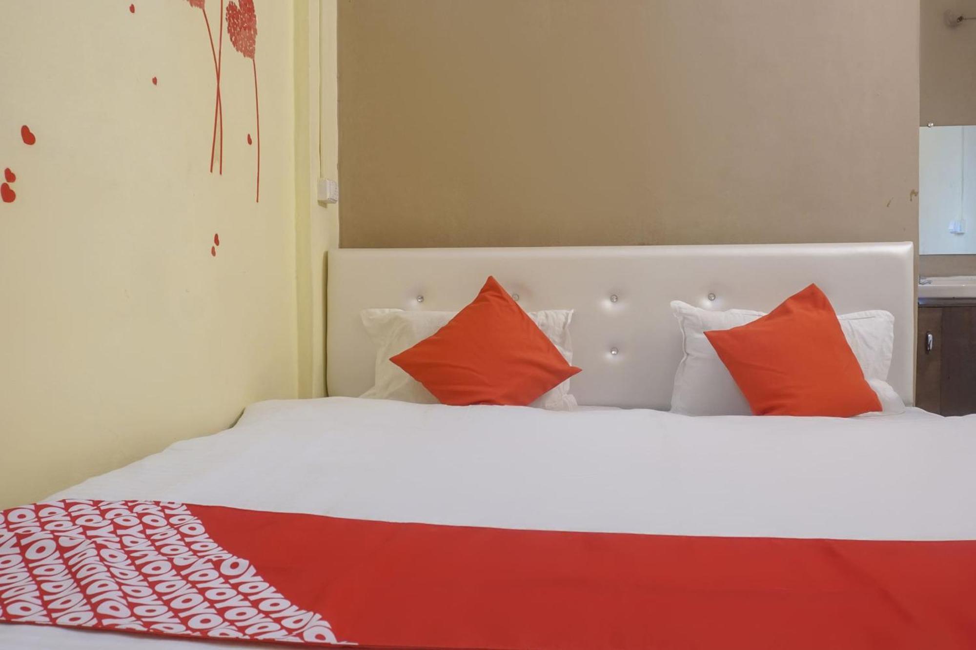 Hotel O R K Hotel Pimpri-Chinchwad Buitenkant foto