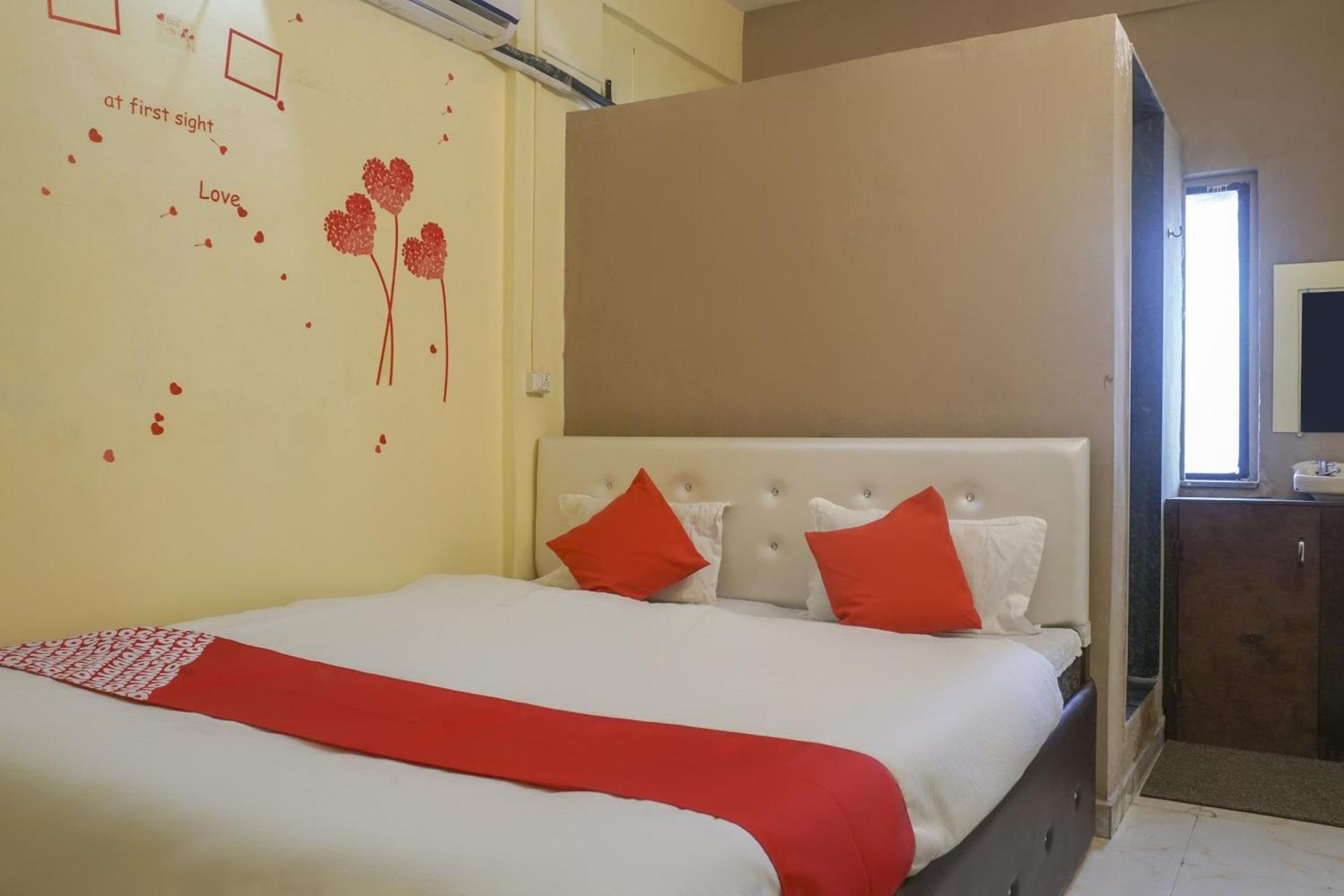 Hotel O R K Hotel Pimpri-Chinchwad Buitenkant foto