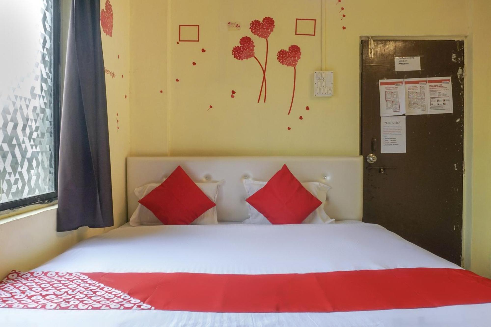 Hotel O R K Hotel Pimpri-Chinchwad Buitenkant foto
