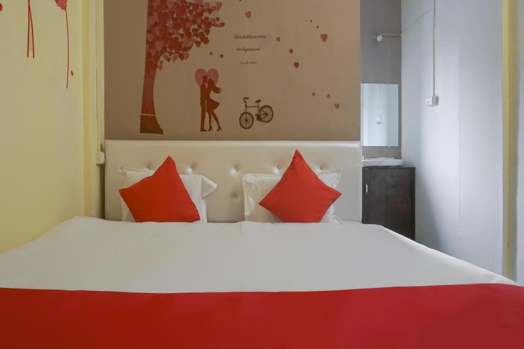 Hotel O R K Hotel Pimpri-Chinchwad Buitenkant foto