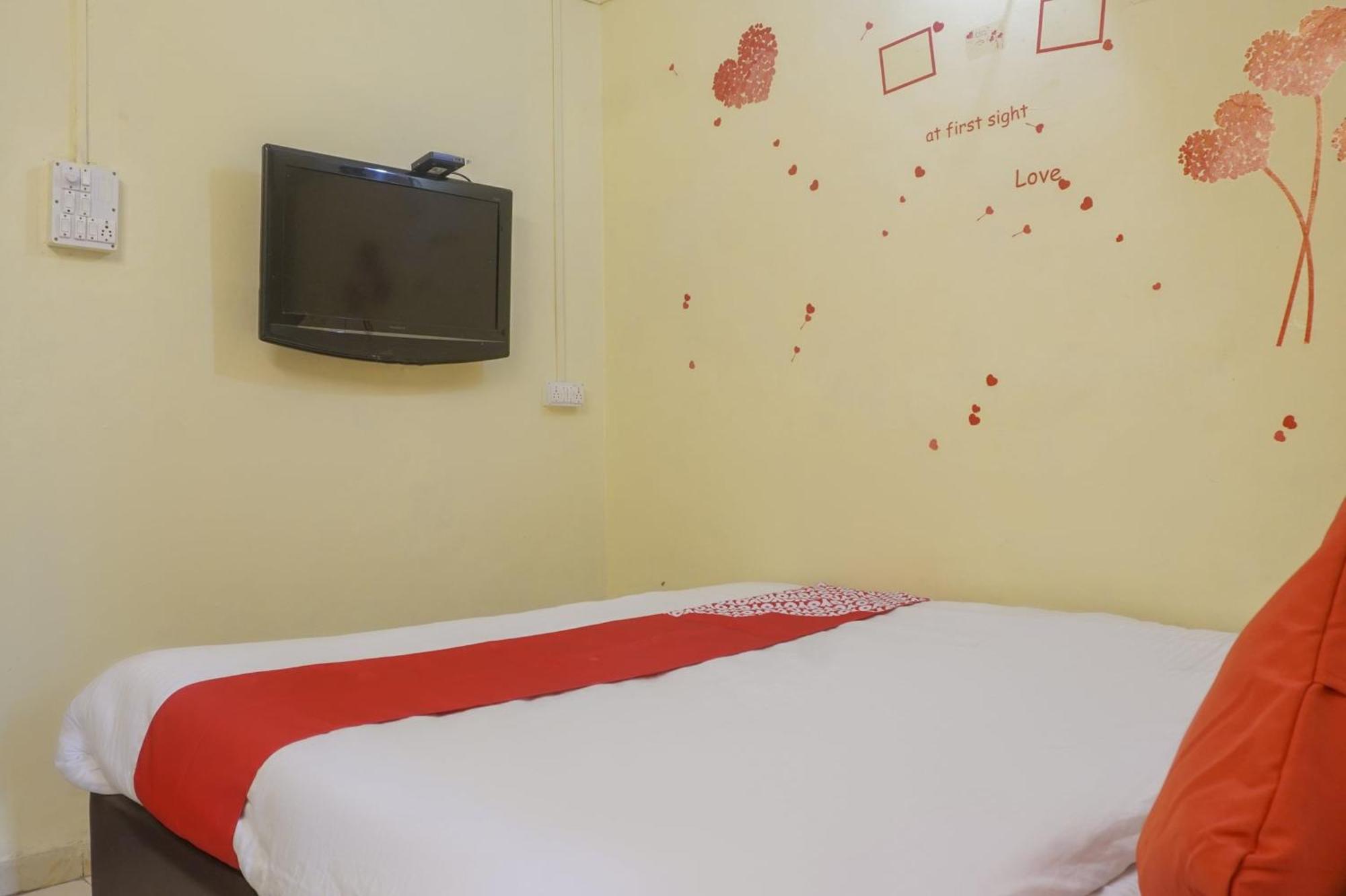 Hotel O R K Hotel Pimpri-Chinchwad Buitenkant foto
