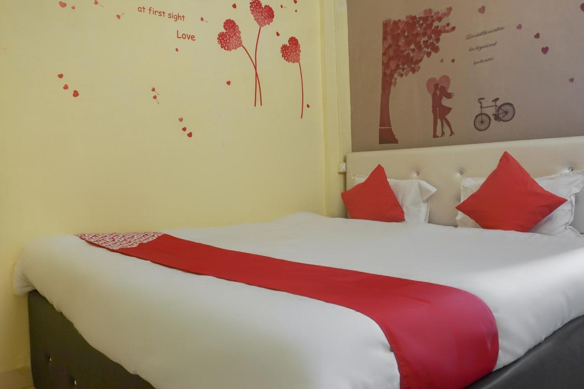 Hotel O R K Hotel Pimpri-Chinchwad Buitenkant foto